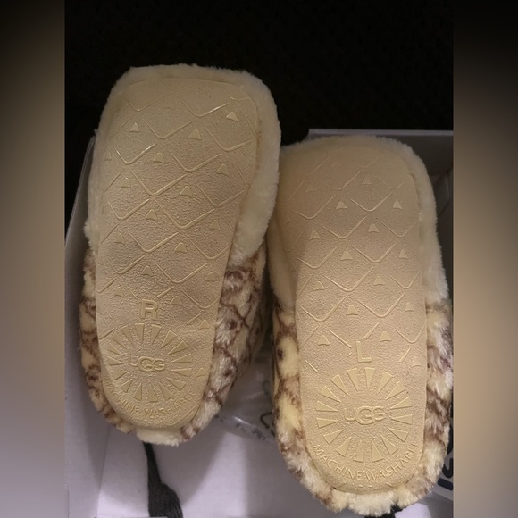 NIB UGG Infant Bixbee Pineapple Stuffie Size 04/05 (12-18 Months) Unisex - Picture 10 of 12